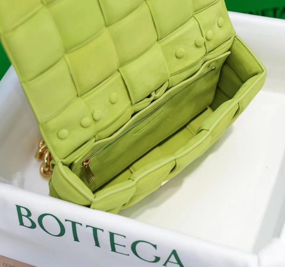 Bottega Veneta Chain Cassette Bag In Kiwi Suede