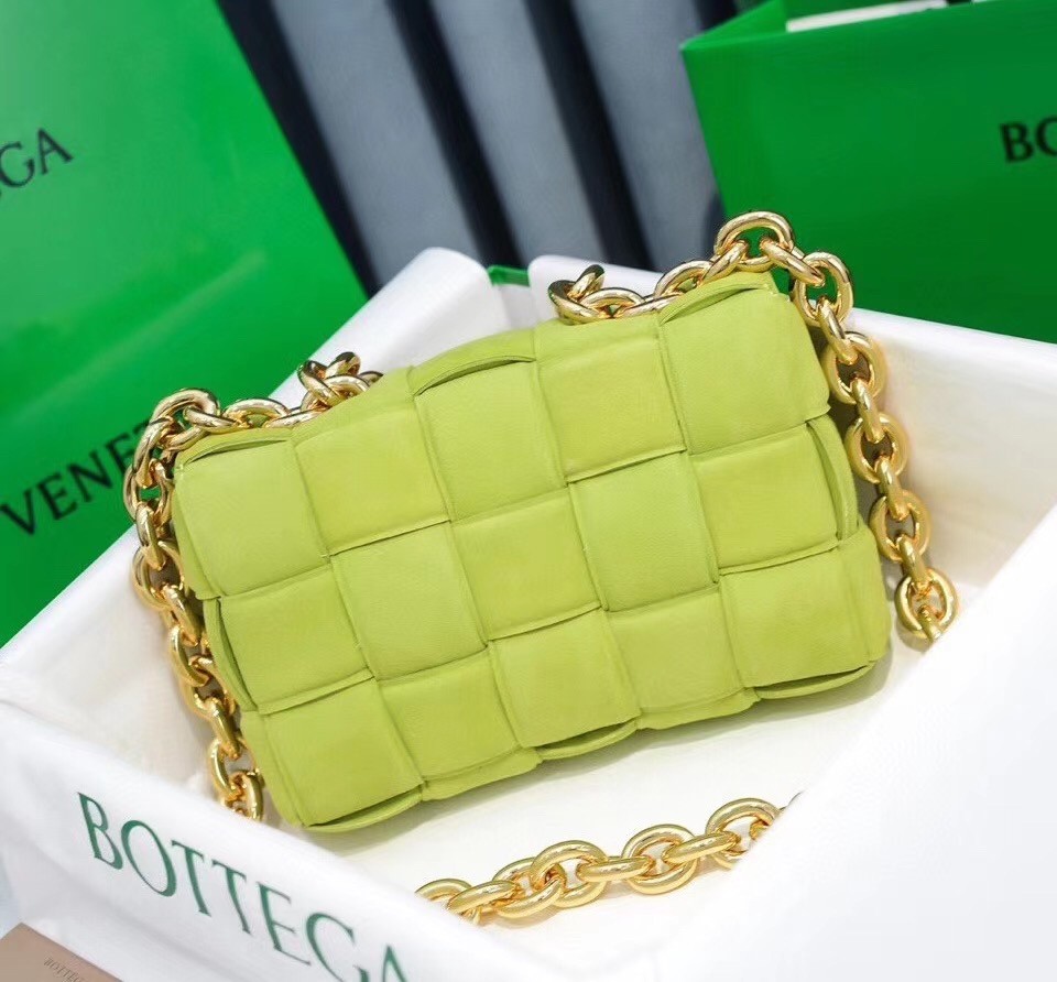 Bottega Veneta Chain Cassette Bag In Kiwi Suede