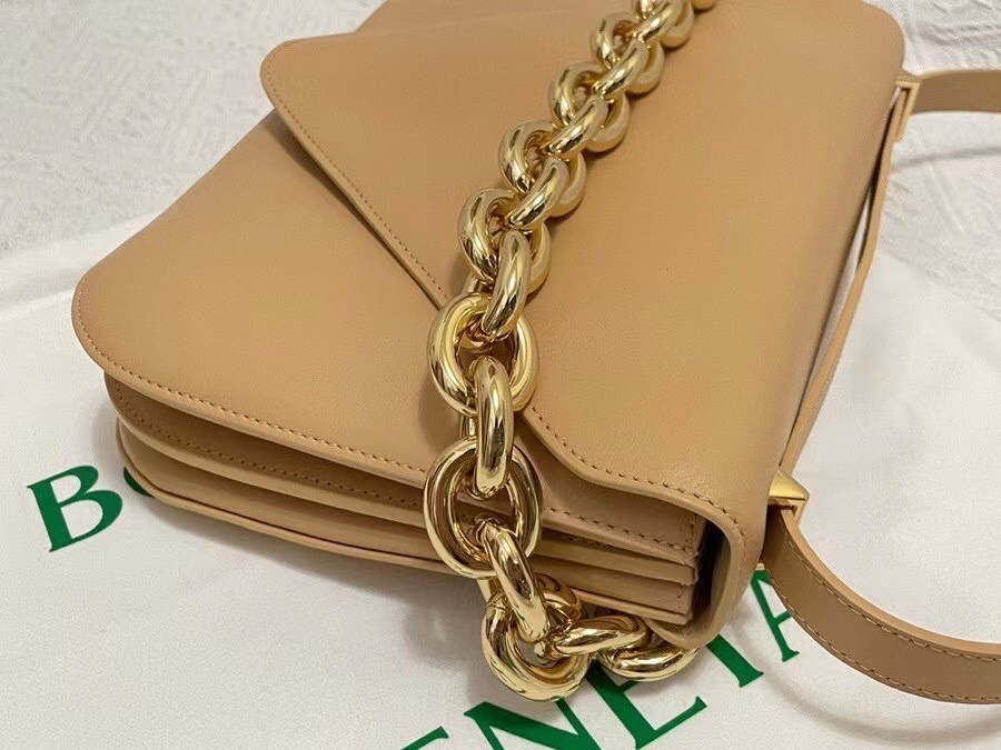 Bottega Veneta Mount Medium Envelope Bag In Almond Calfskin