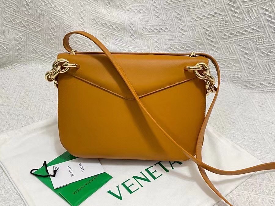 Bottega Veneta Mount Medium Envelope Bag In Cob Calfskin