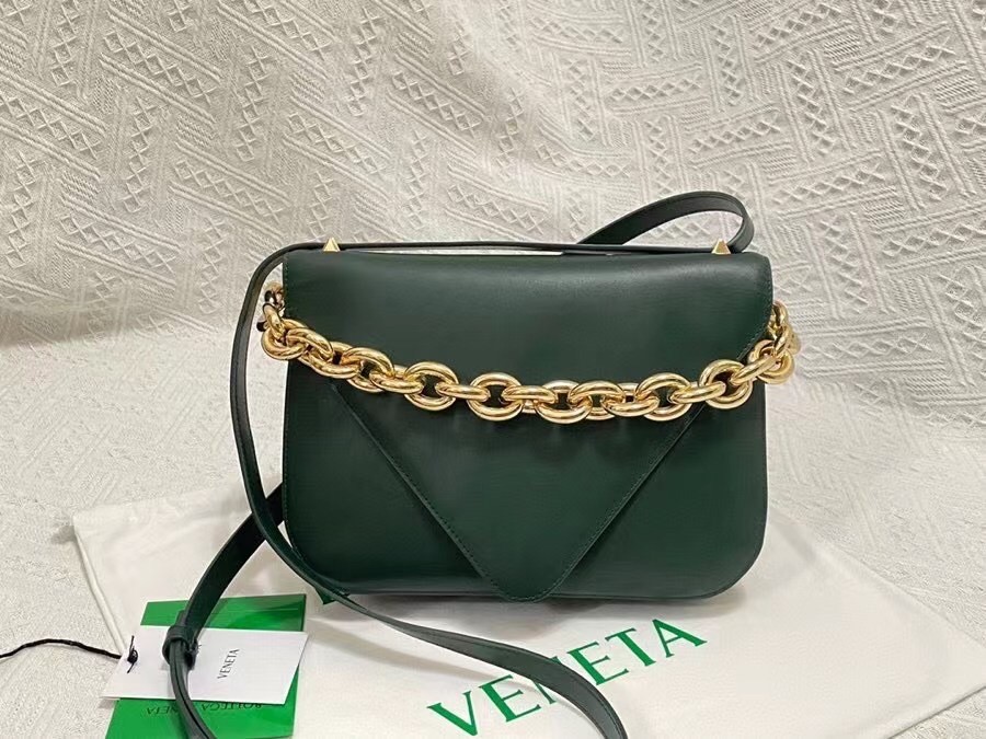 Bottega Veneta Mount Medium Envelope Bag In Green Calfskin