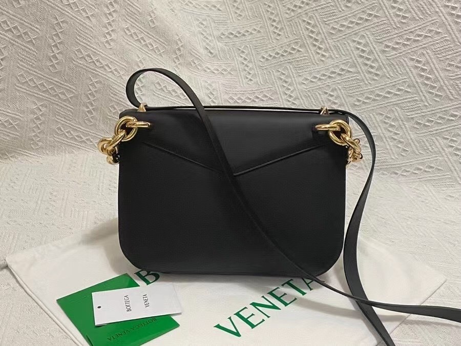 Bottega Veneta Mount Medium Envelope Bag In Black Calfskin