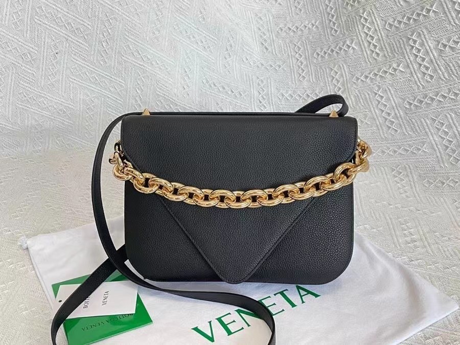 Bottega Veneta Mount Medium Envelope Bag In Black Leather