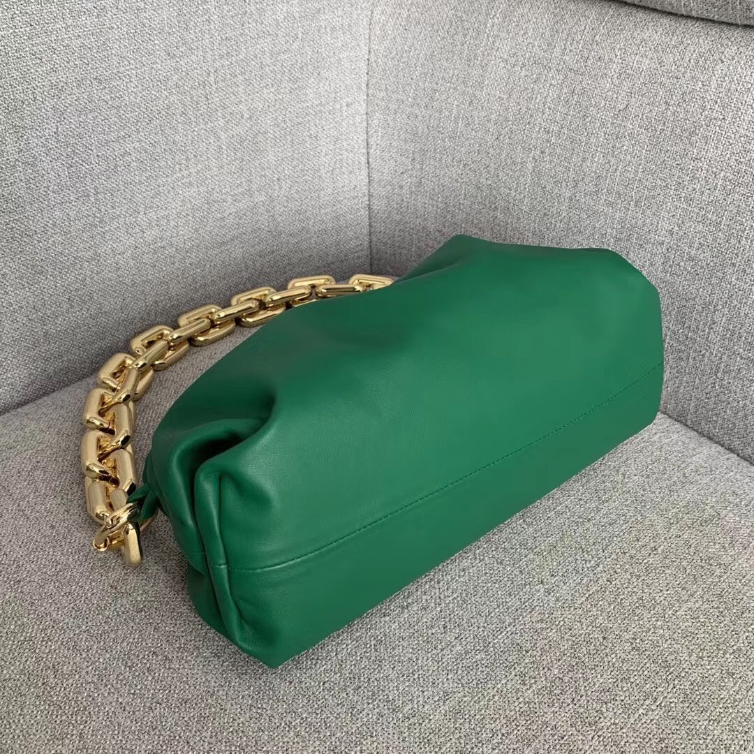 Bottega Veneta The Chain Pouch In Green Calfskin