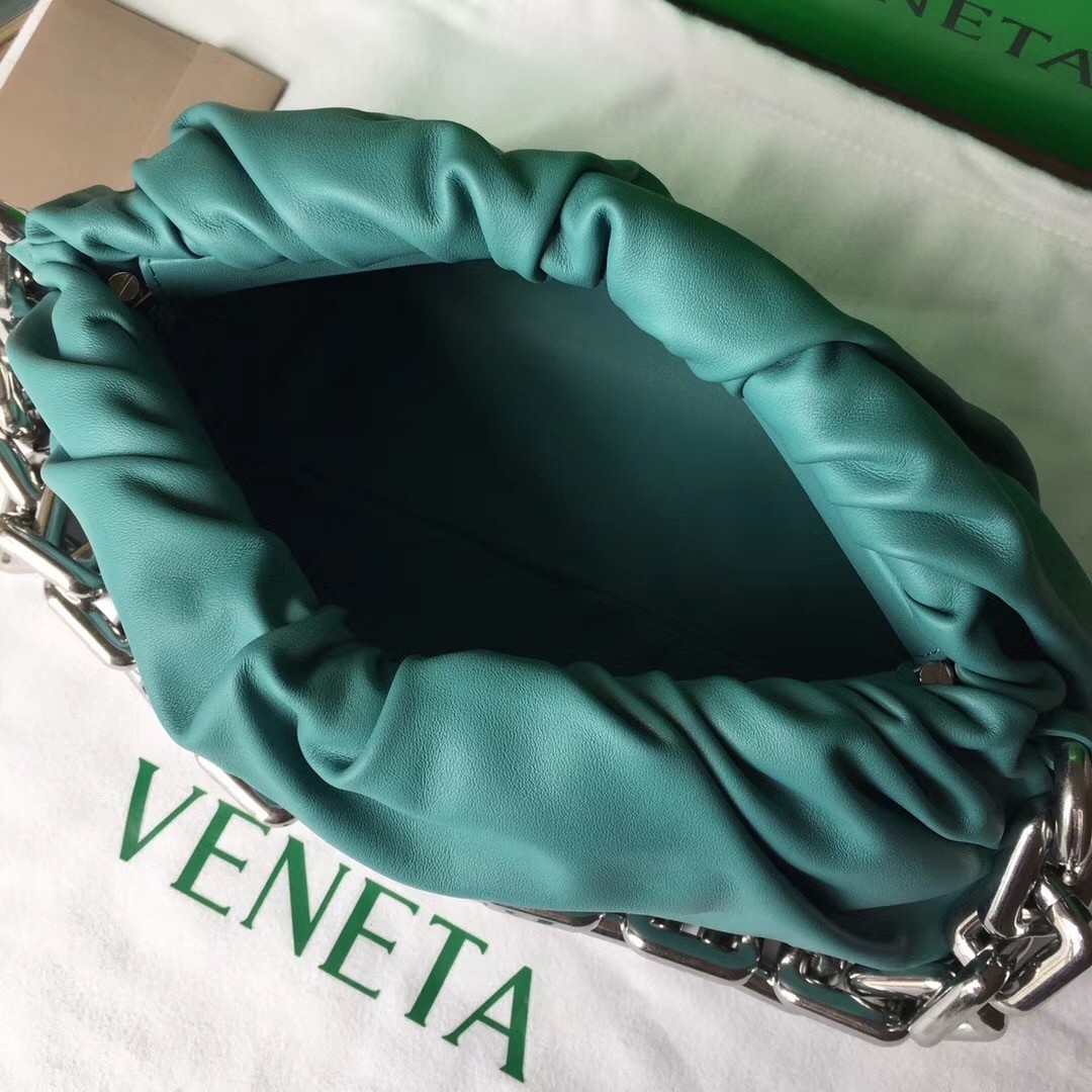 Bottega Veneta The Chain Pouch In Green Water Calfskin