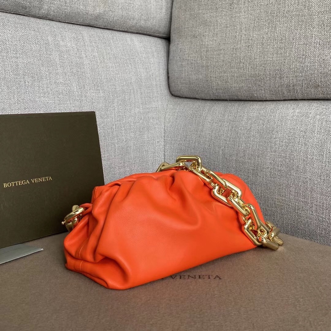 Bottega Veneta The Chain Pouch In Orange Calfskin