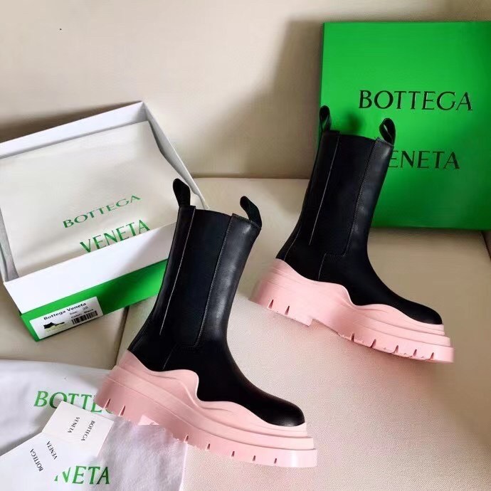 Bottega Veneta BV Tire Chelsea Boots with Pink Outsole