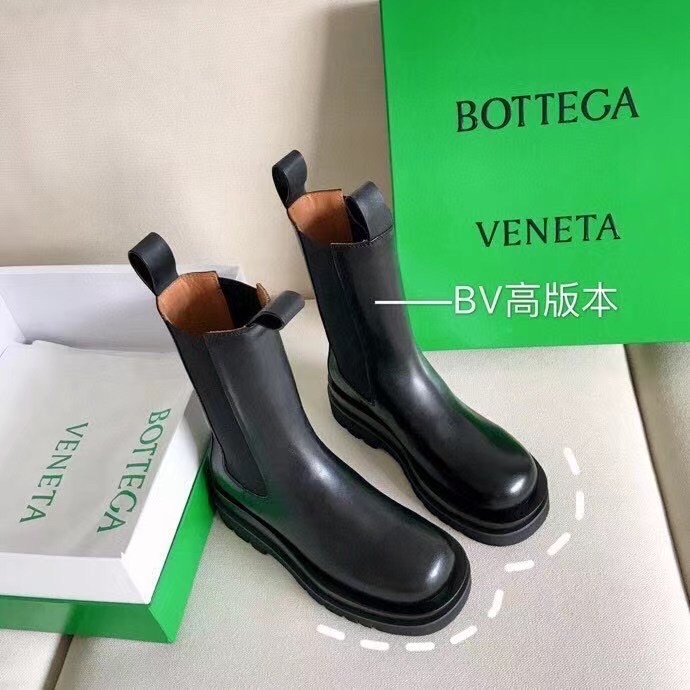 Bottega Veneta BV Lug Chelsea Boots In Black Calfskin