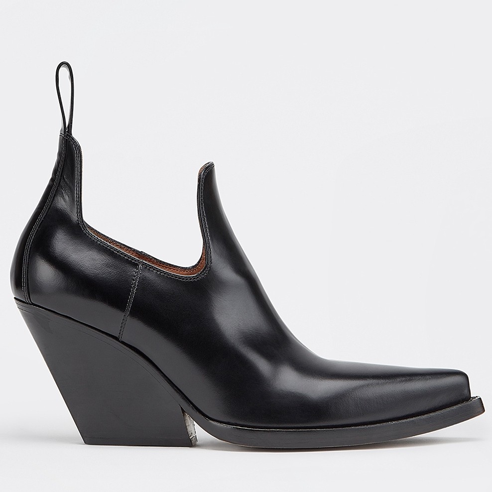 Bottega Veneta BV Lean Ankle Boots In Black Calfskin