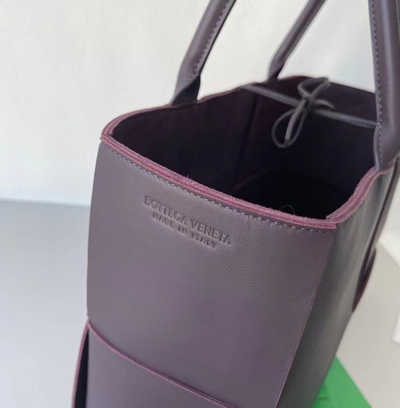 Bottega Veneta Arco Medium Tote In Fondant Intrecciato Lambskin