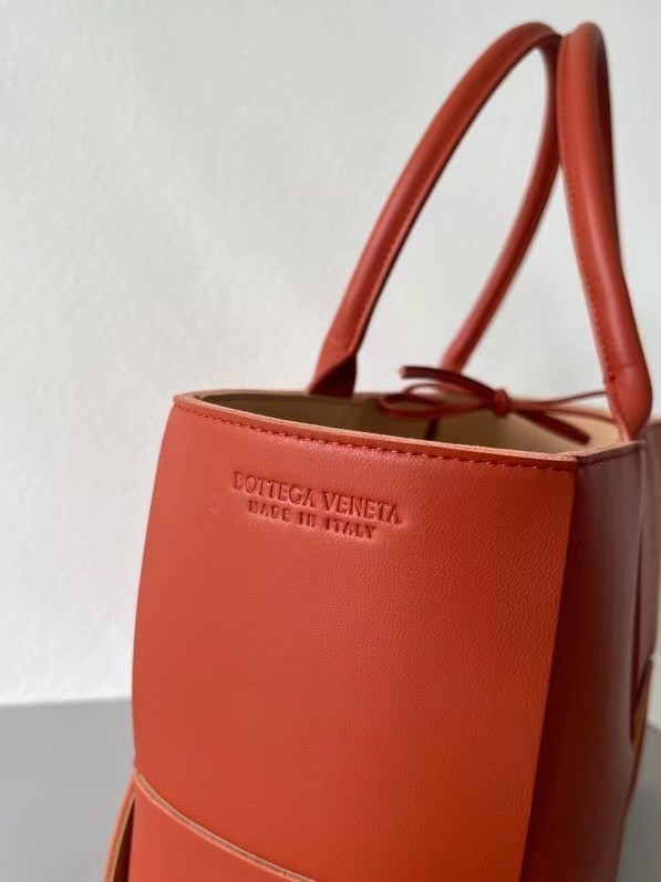 Bottega Veneta Arco Medium Tote In Maple Intrecciato Lambskin