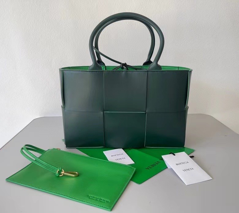 Bottega Veneta Arco Medium Tote In Raintree Intrecciato Lambskin