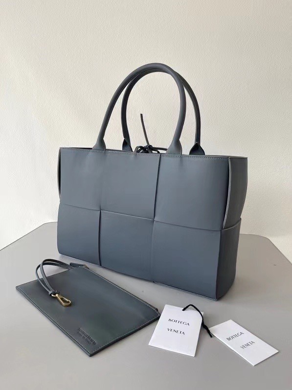 Bottega Veneta Arco Medium Tote In Thunder Intrecciato Lambskin