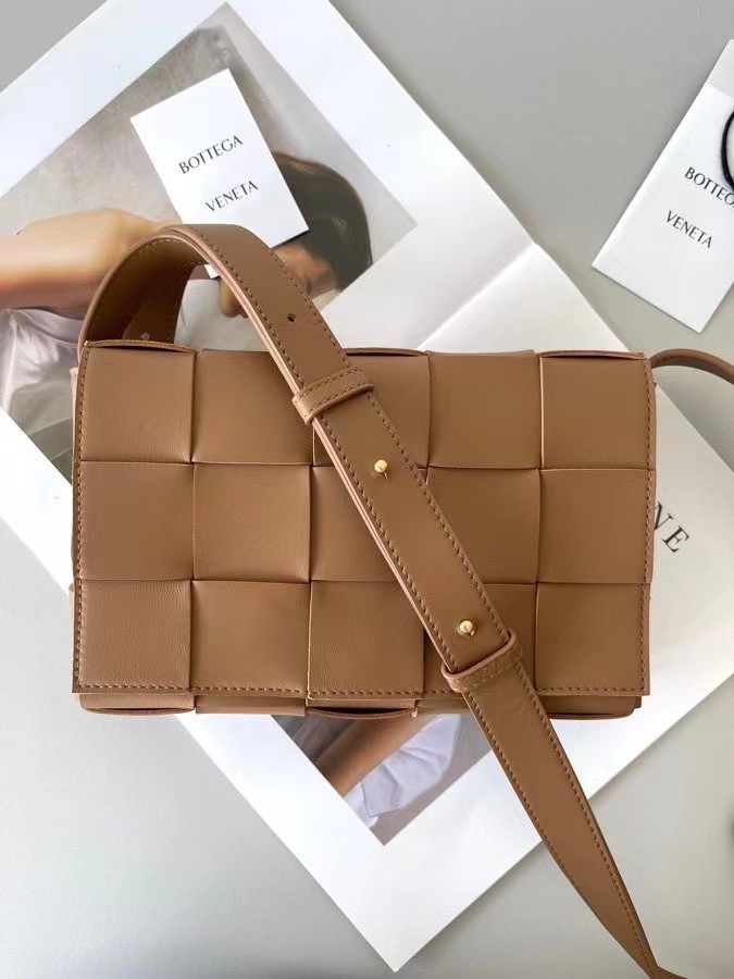 Bottega Veneta Cassett Bag In Caramel Intrecciato Lambskin