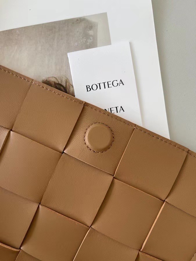 Bottega Veneta Cassett Bag In Caramel Intrecciato Lambskin