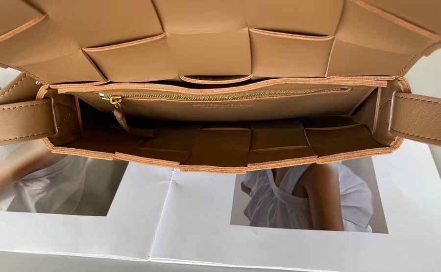 Bottega Veneta Cassett Bag In Caramel Intrecciato Lambskin