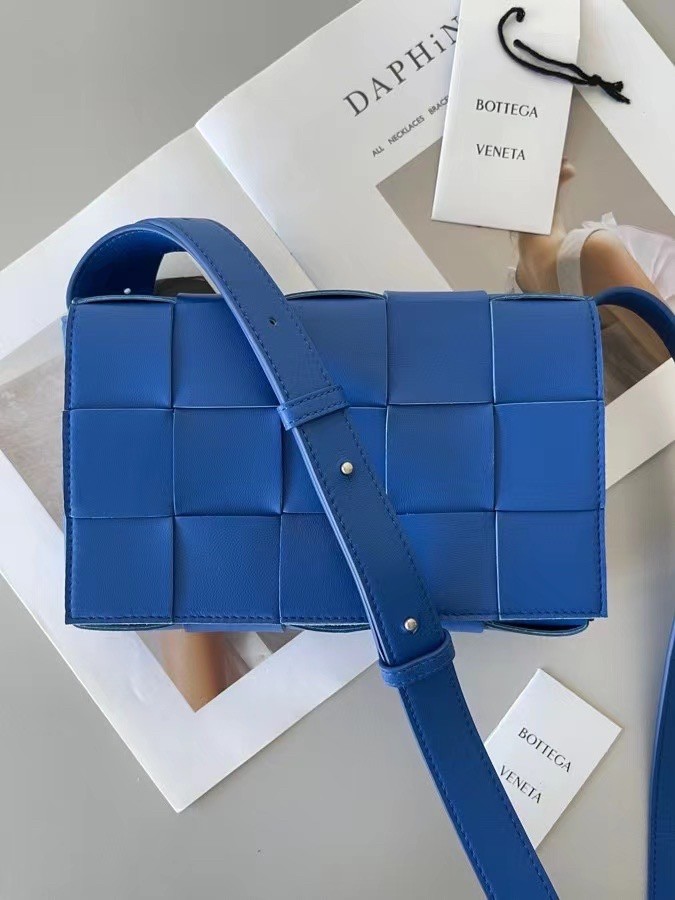 Bottega Veneta Cassett Bag In Blue Intrecciato Lambskin