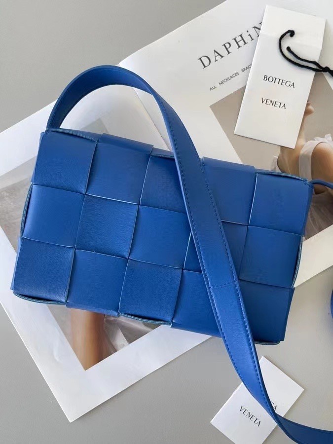 Bottega Veneta Cassett Bag In Blue Intrecciato Lambskin