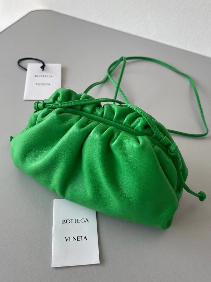 Bottega Veneta Mini Pouch In Green Calfskin