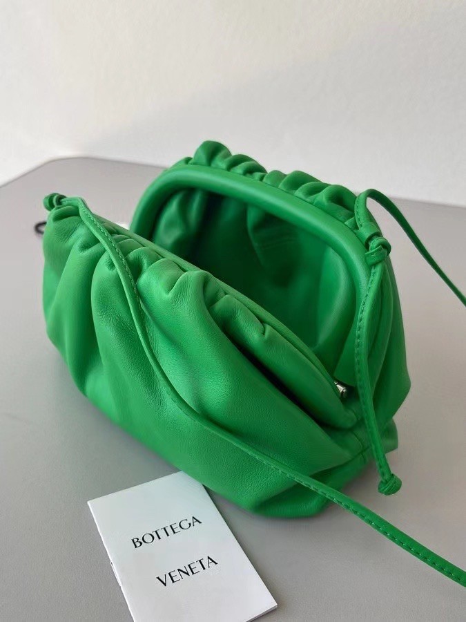 Bottega Veneta Mini Pouch In Green Calfskin