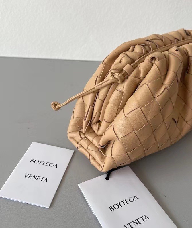 Bottega Veneta Mini Pouch In Beige Intrecciato Lambskin