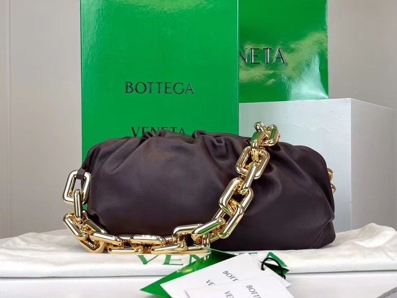 Bottega Veneta The Chain Pouch Bag In Grape Calfskin