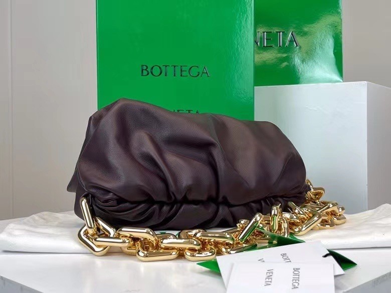 Bottega Veneta The Chain Pouch Bag In Grape Calfskin