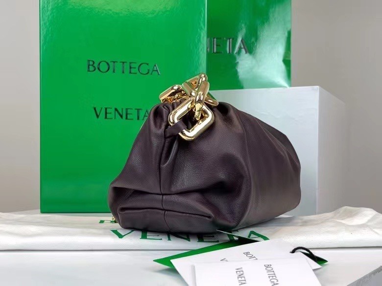 Bottega Veneta The Chain Pouch Bag In Grape Calfskin