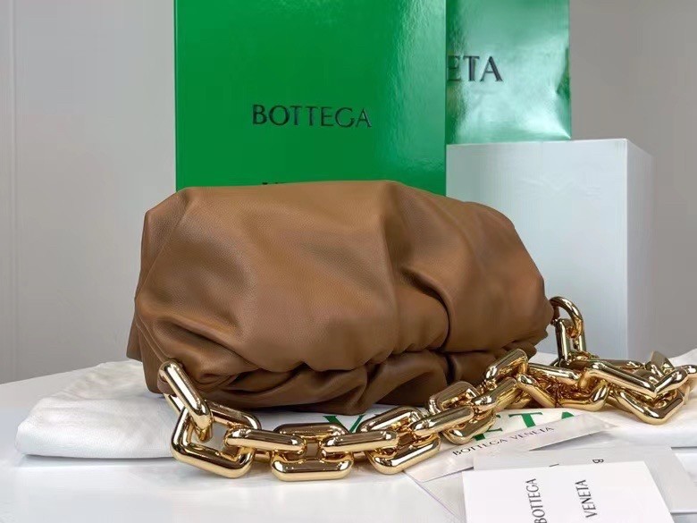 Bottega Veneta The Chain Pouch Bag In Teak Calfskin