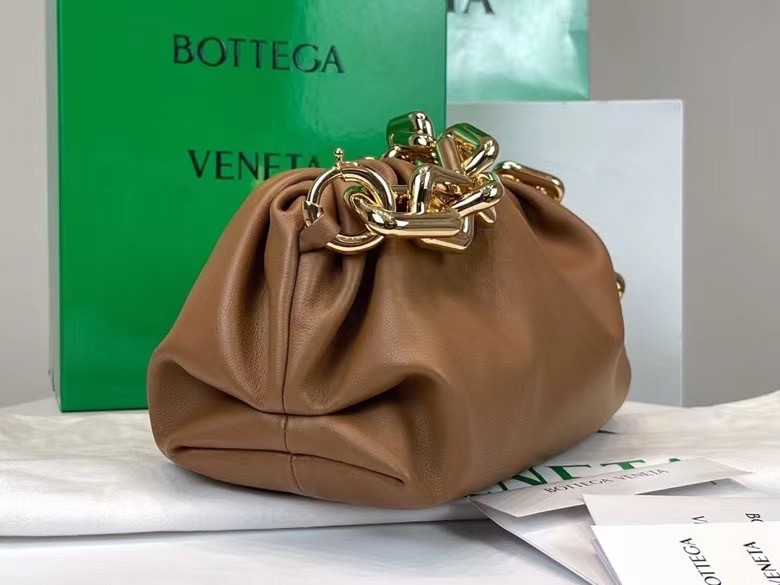 Bottega Veneta The Chain Pouch Bag In Teak Calfskin