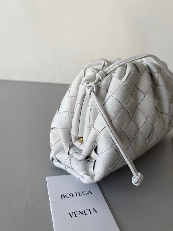 Bottega Veneta Mini Pouch In White Intrecciato Lambskin