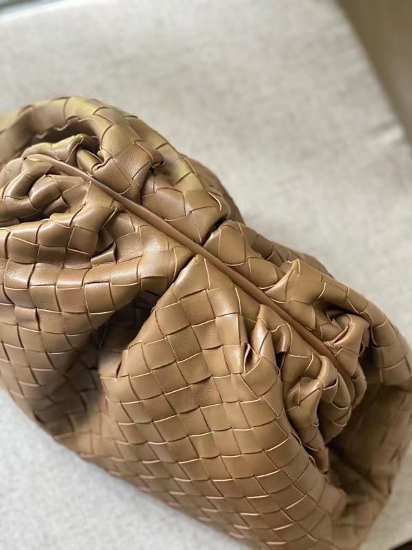 Bottega Veneta Large Pouch Clutch In Caramel Intrecciato Lambskin