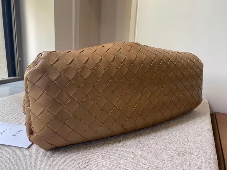 Bottega Veneta Large Pouch Clutch In Caramel Intrecciato Lambskin