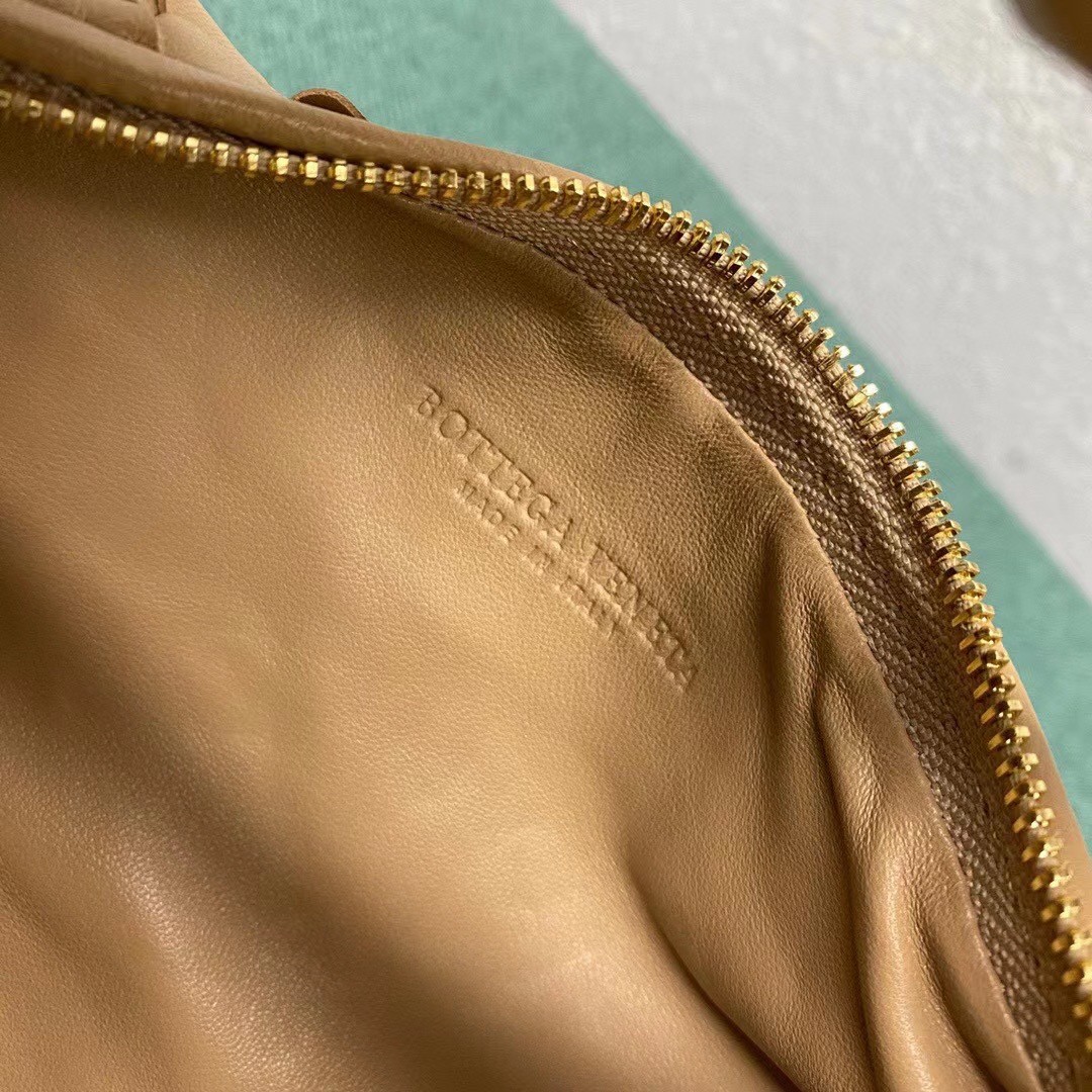 Bottega Veneta BV Jodie Mini Bag In Beige Intrecciato Lambskin