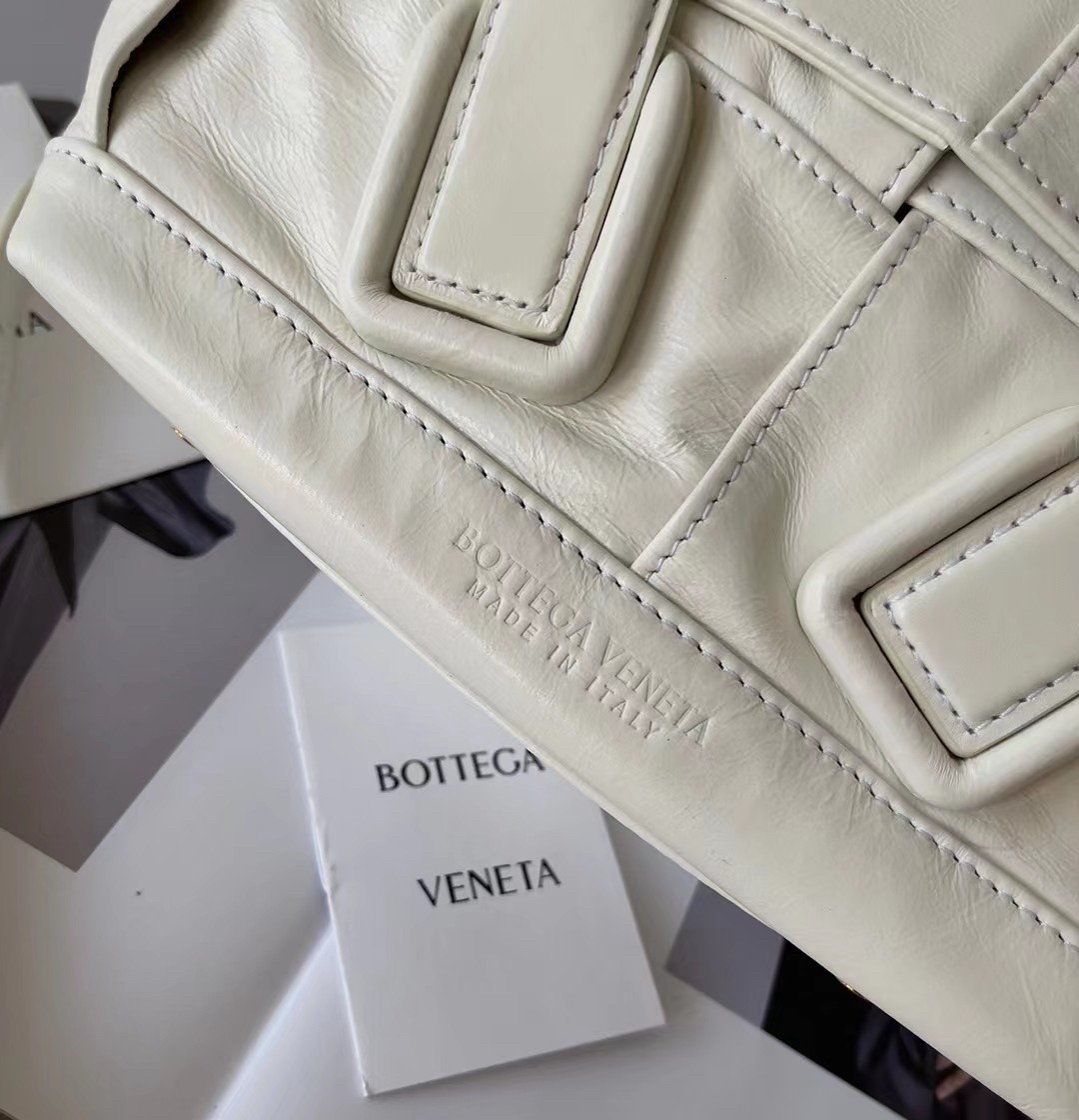 Bottega Veneta Mini Arco Bag In White Intrecciato Leather