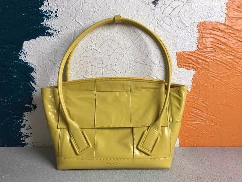 Bottega Veneta Arco Medium Bag In Mirabelle Intrecciato Leather