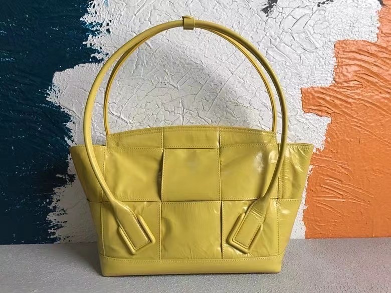 Bottega Veneta Arco Medium Bag In Mirabelle Intrecciato Leather