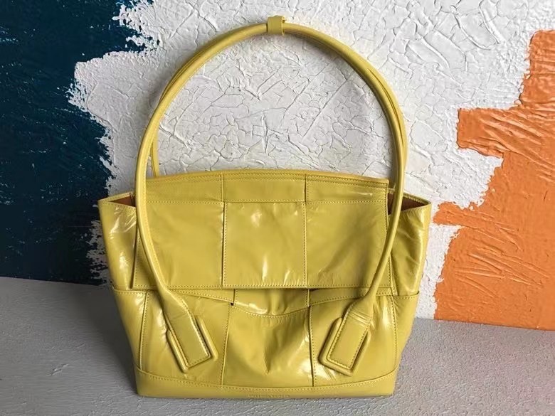 Bottega Veneta Arco Medium Bag In Mirabelle Intrecciato Leather