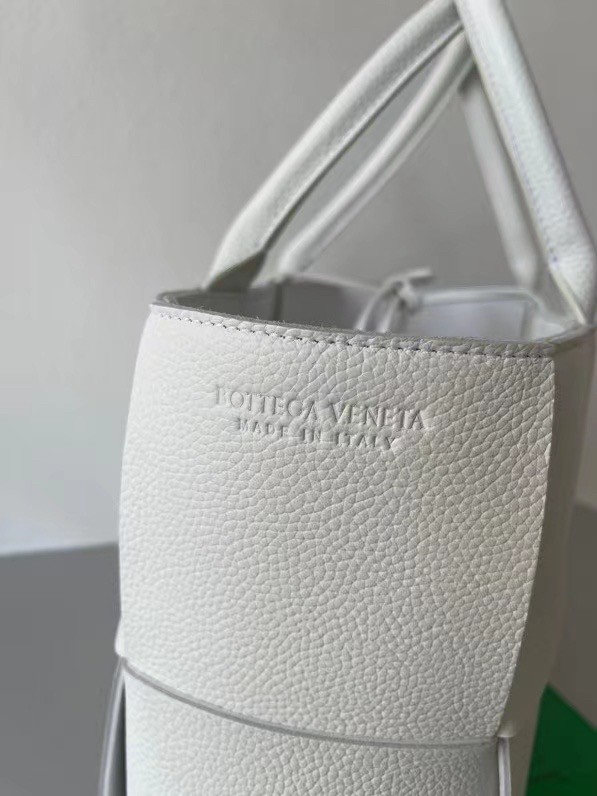 Bottega Veneta Arco Small Tote In White Grained Leather