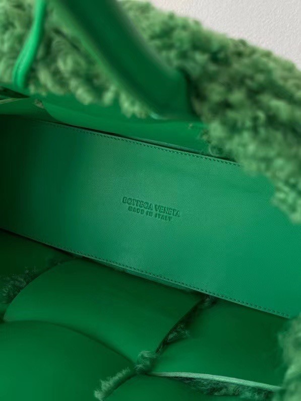 Bottega Veneta Arco Tote In Green Intrecciato Shearling