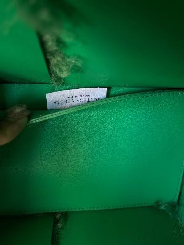 Bottega Veneta Arco Tote In Green Intrecciato Shearling