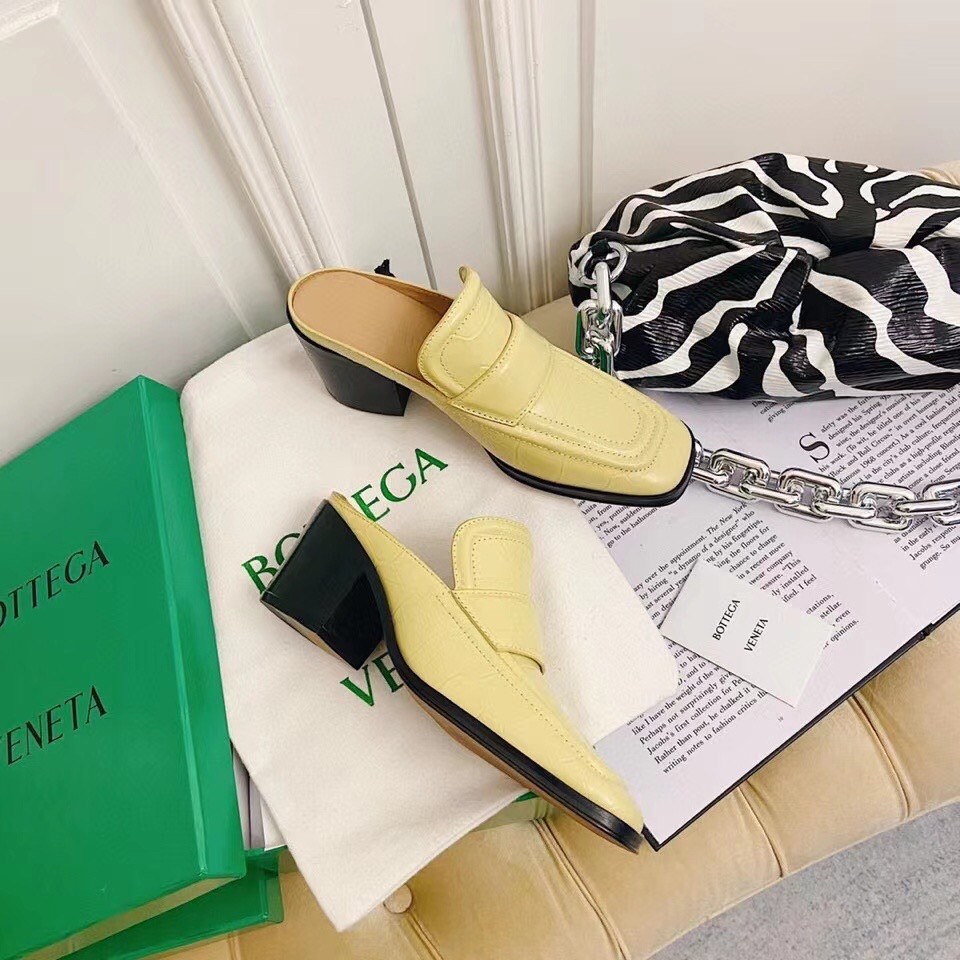 Bottega Veneta Mules In Butter Crocodile Embossed Leather