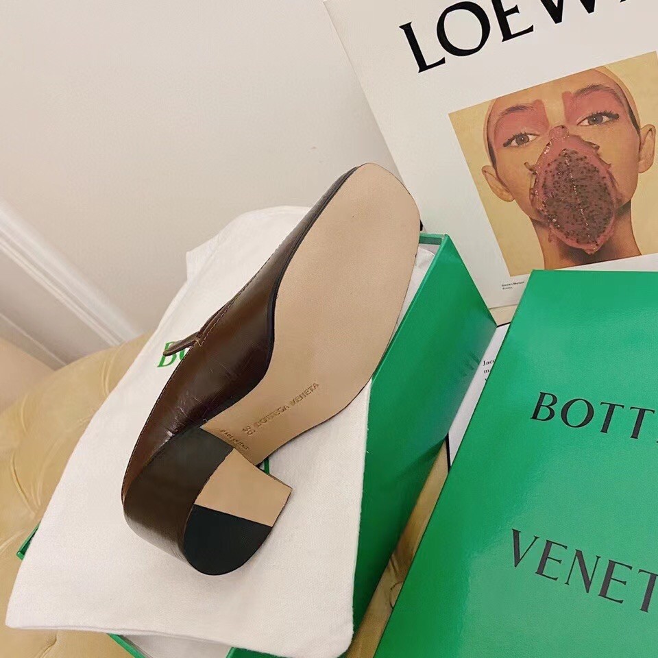 Bottega Veneta Mules In Fondant Crocodile Embossed Leather