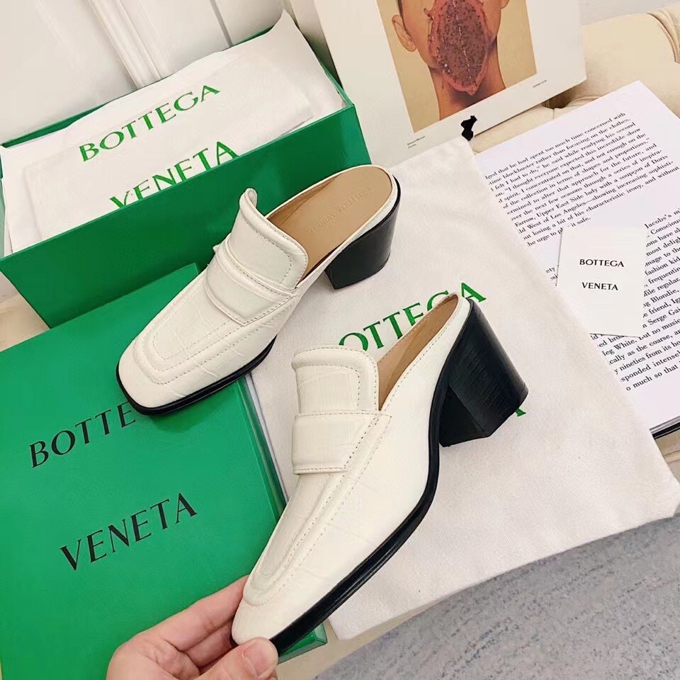 Bottega Veneta Mules In White Crocodile Embossed Leather