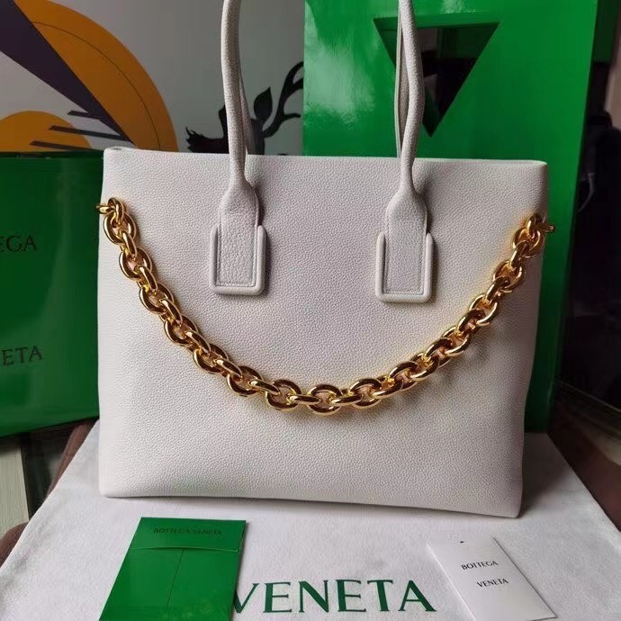 Bottega Veneta Chain Tote Bag In White Grained Leather