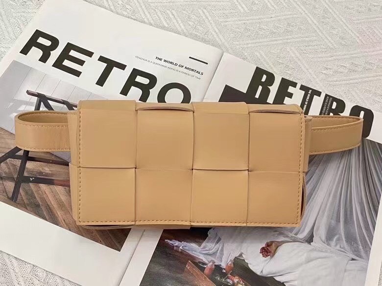 Bottega Veneta Cassette Belt Bag In Beige Intrecciato Leather