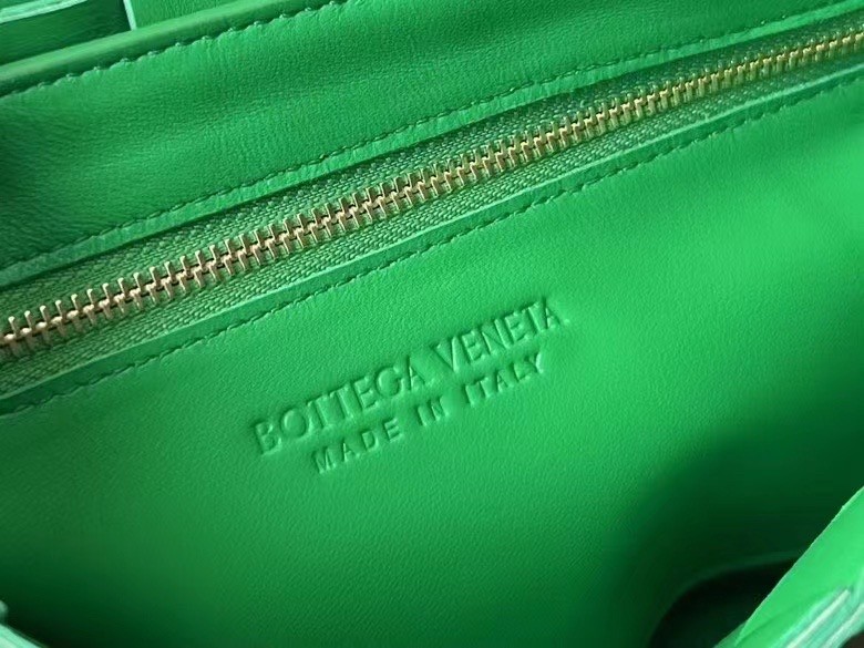 Bottega Veneta Cassett Fringed Bag In Parakeet Lambskin