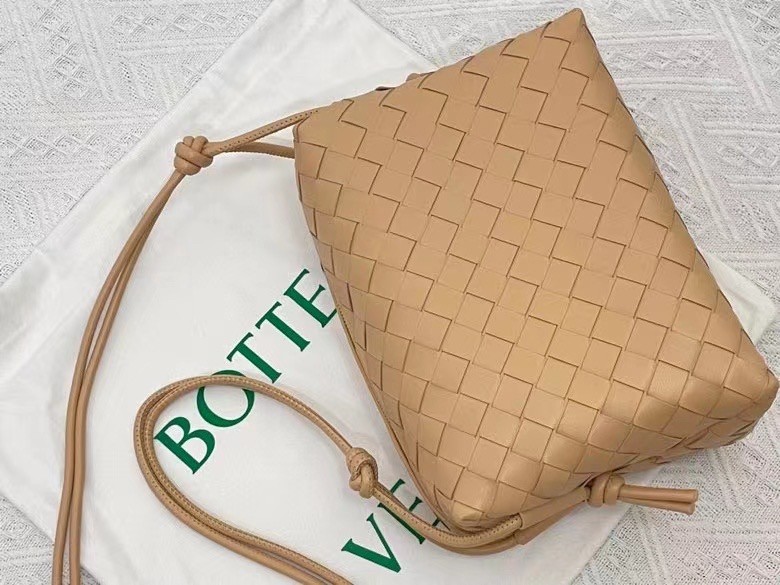 Bottega Veneta Small Loop Bag In Beige Intrecciato Lambskin