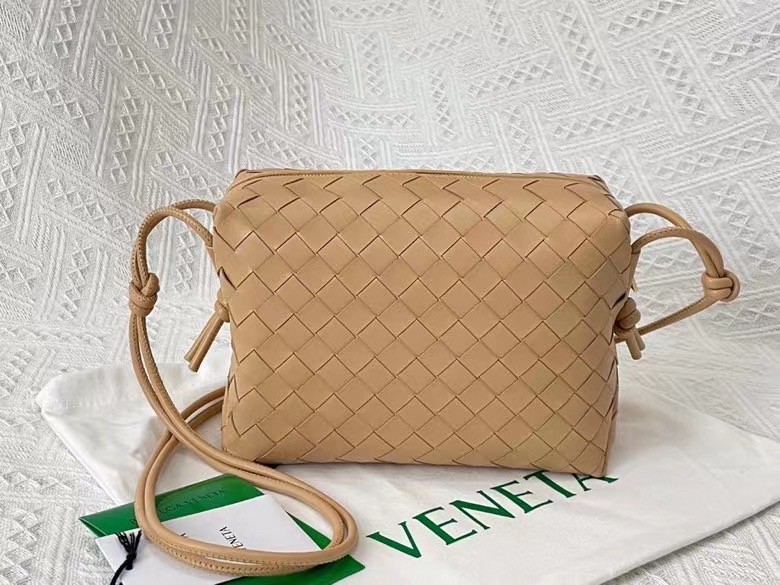 Bottega Veneta Small Loop Bag In Beige Intrecciato Lambskin