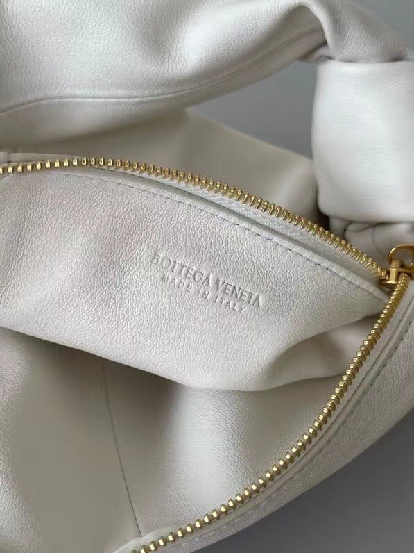 Bottega Veneta Double Knot Bag In Beige Calfskin